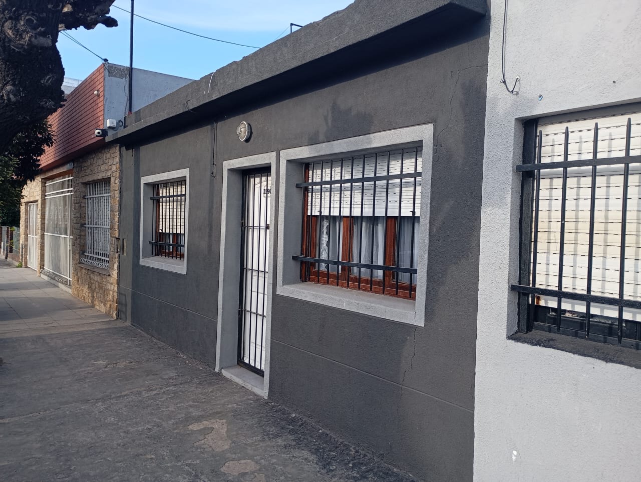 Imagen de Cerrito 1500 - Casa 3 amb. Garage 120 M2 y Local en Esquina 50 m2. OPORTUNIDAD !
