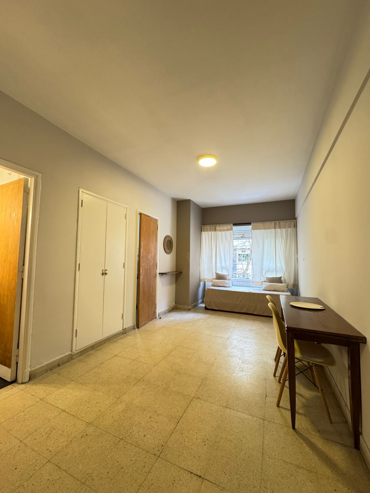 Imagen de PLAZA COLON - Monoambiente a la calle, amoblado. IDEAL vivienda o para renta por zona playas