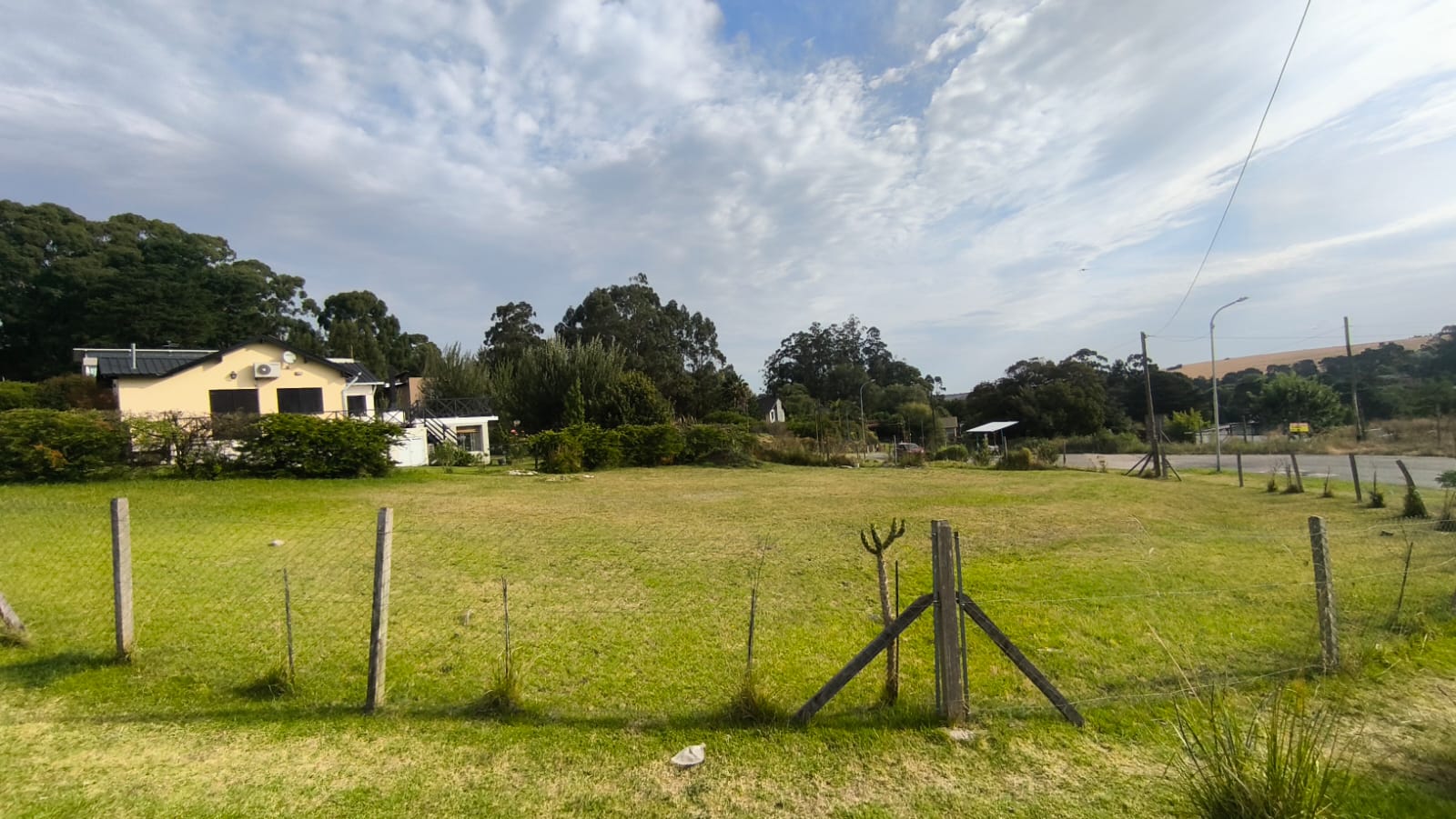 Imagen de SIERRA DE LOS PADRES - LOTE muy bien ubicado en la Av. Circunvalación. Alto, vista panorámica. EXCELENTE ENTORNO