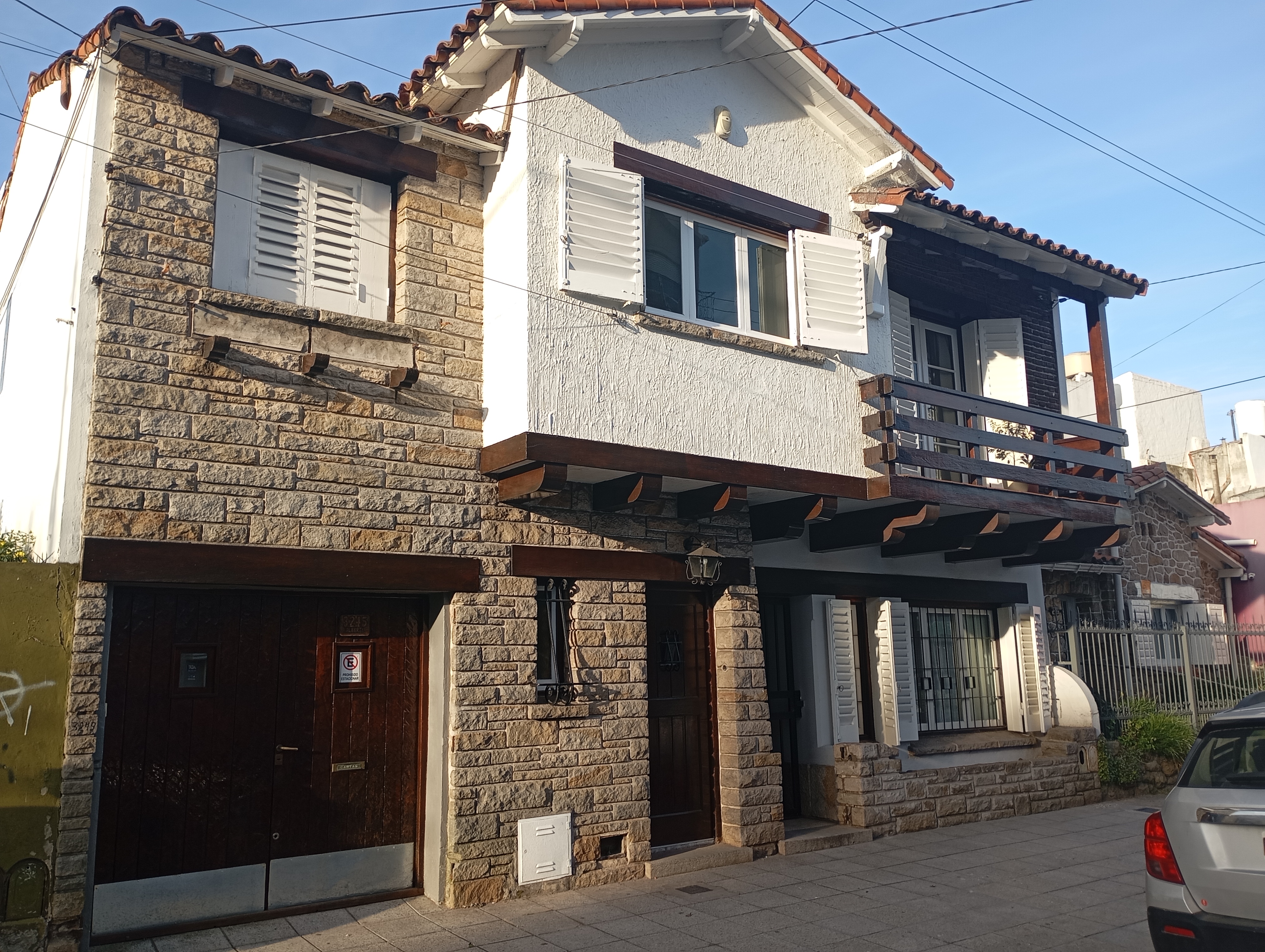 Imagen de MAR DEL PLATA - MACROCENTRO - 2 Ph en Block - Planta baja y Planta alta por escalera. + GARAGE + PATIO. CONTRAFRENTE