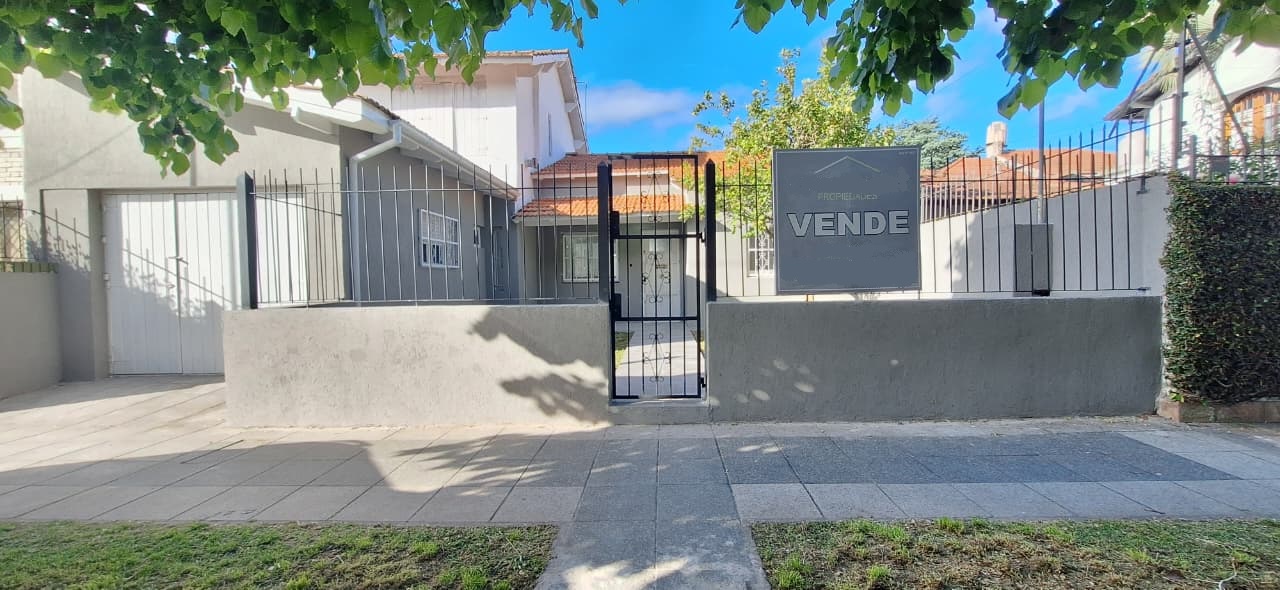 Imagen de MP - PARQUE LURO - F.ACOSTA 5000 - Hermosa casa refaccionada con depend entrada independiente. Quincho