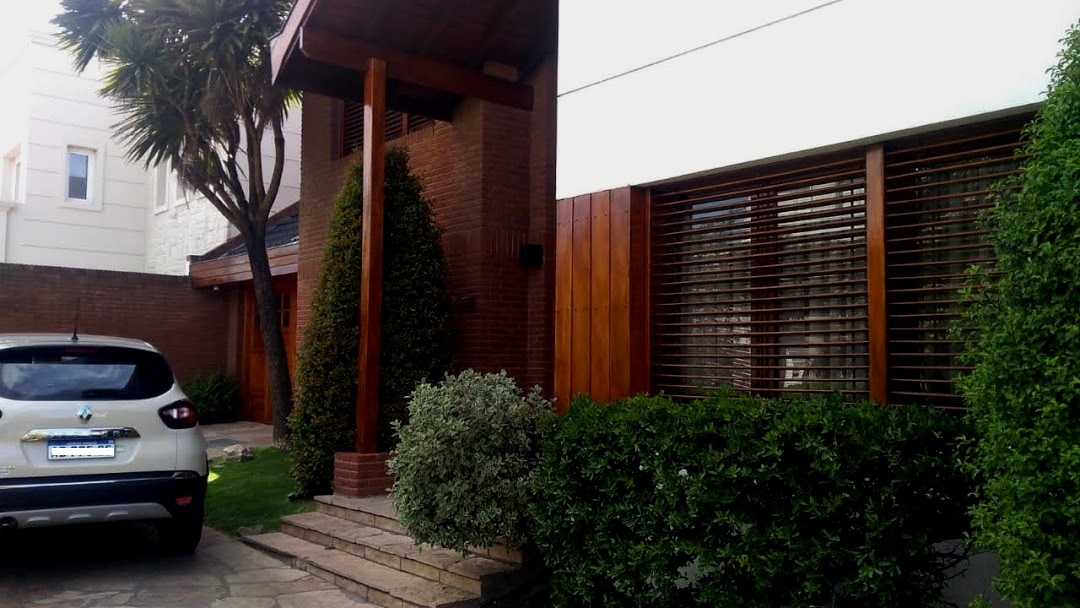 Imagen de 1597 - Mdp - San Carlos. Hermoso y moderno Chalet de 359 m2. - 3 dorm, 2 baños, 2 toilettes, Garaje doble. Gran Parque. Vereda de sol. 