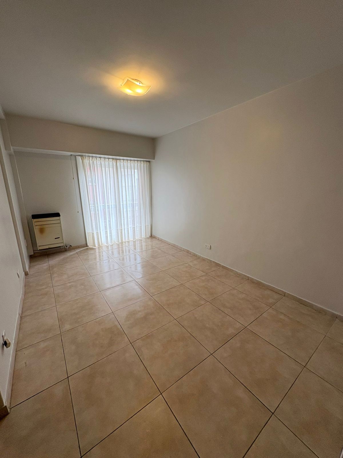 Imagen de # 1572 MAR DEL PLATA - CENTRO Santa Fe 1601 Piso 2 . Al frente. Reciclado a nuevo. Oportunidad para rentas de alquiler, verano e invierno